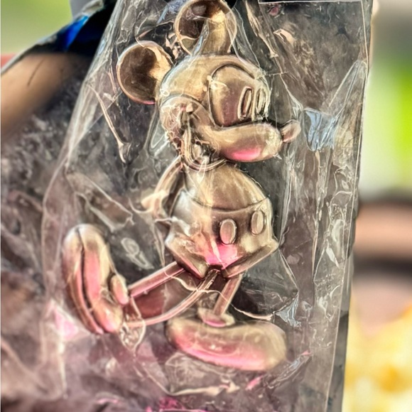 Disney Mickey Pewter 2D Keychain - Picture 7 of 7